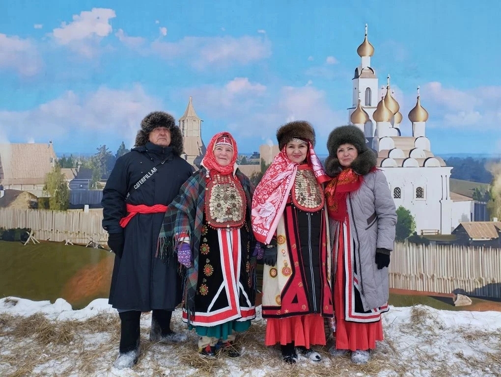 Народная студия «Селтәр» представила башкирский костюм на фестивале «Һырғалак-2026» в Уфимской крепости